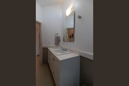 Casa de condomínio à venda com 421m², 4 quartos e 4 vagasBANHEIRO SOCIAL