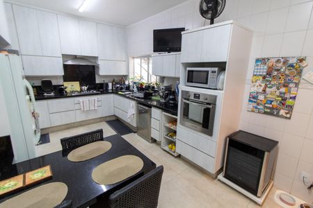 Casa de condomínio à venda com 421m², 4 quartos e 4 vagasCOZINHA