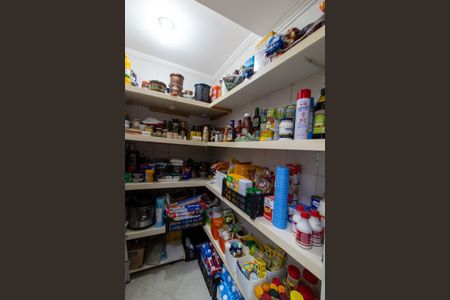 Casa de condomínio à venda com 421m², 4 quartos e 4 vagasDISPENSA