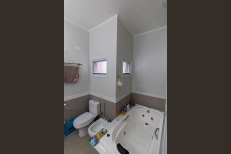 Casa de condomínio à venda com 421m², 4 quartos e 4 vagasBANHEIRO DA SUITE MASTER