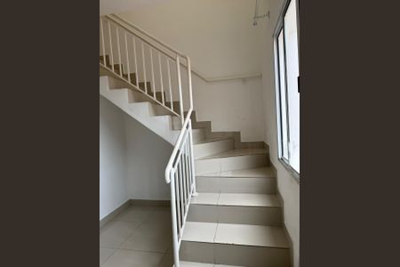 Sala de casa de condomínio para alugar com 2 quartos, 62m² em Jardim das Avencas (fazendinha), Santana de Parnaíba