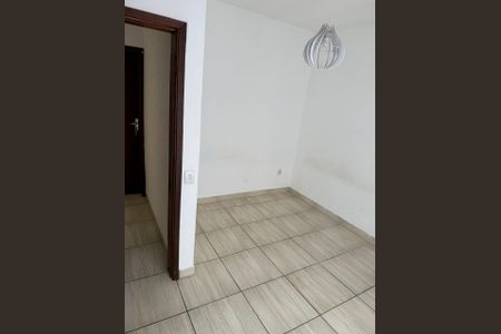 Quarto de casa de condomínio para alugar com 2 quartos, 62m² em Jardim das Avencas (fazendinha), Santana de Parnaíba
