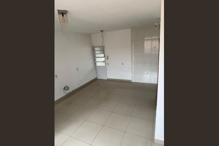 Sala de casa de condomínio para alugar com 2 quartos, 62m² em Jardim das Avencas (fazendinha), Santana de Parnaíba