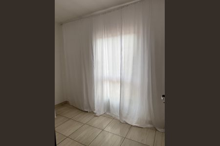 Quarto de casa de condomínio para alugar com 2 quartos, 62m² em Jardim das Avencas (fazendinha), Santana de Parnaíba