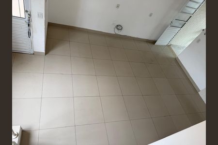 Sala de casa de condomínio para alugar com 2 quartos, 62m² em Jardim das Avencas (fazendinha), Santana de Parnaíba