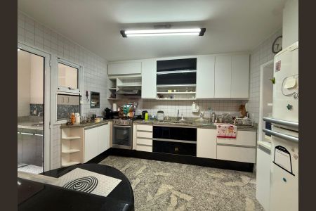 Casa de condomínio à venda com 198m², 3 quartos e 4 vagas Casa de condomínio à venda com 198m², 3 quartos e 4 vagasCozinha