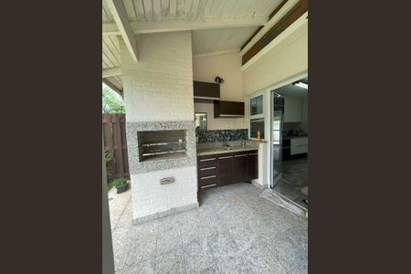 Casa de condomínio à venda com 198m², 3 quartos e 4 vagas Casa de condomínio à venda com 198m², 3 quartos e 4 vagasÁrea externa