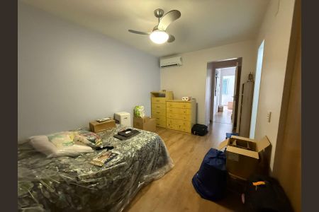 Casa de condomínio à venda com 198m², 3 quartos e 4 vagas Casa de condomínio à venda com 198m², 3 quartos e 4 vagasQuarto