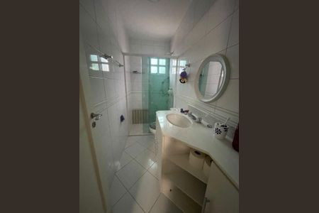 Casa de condomínio à venda com 198m², 3 quartos e 4 vagas Casa de condomínio à venda com 198m², 3 quartos e 4 vagasBanheiro