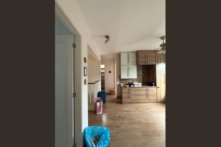 Casa de condomínio à venda com 198m², 3 quartos e 4 vagas Casa de condomínio à venda com 198m², 3 quartos e 4 vagasSala 2