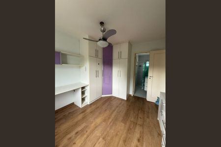 Casa de condomínio à venda com 198m², 3 quartos e 4 vagas Casa de condomínio à venda com 198m², 3 quartos e 4 vagasQuarto