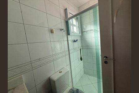 Casa de condomínio à venda com 198m², 3 quartos e 4 vagas Casa de condomínio à venda com 198m², 3 quartos e 4 vagasBanheiro