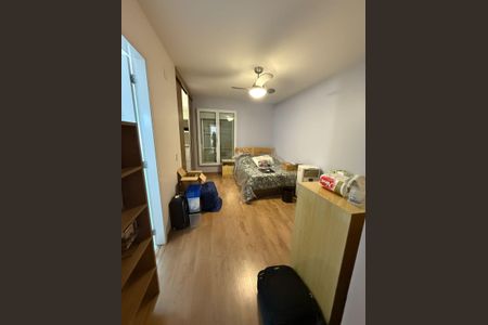 Casa de condomínio à venda com 198m², 3 quartos e 4 vagas Casa de condomínio à venda com 198m², 3 quartos e 4 vagasQuarto