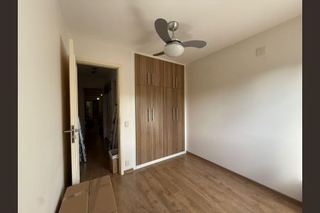 Casa de condomínio à venda com 198m², 3 quartos e 4 vagas Casa de condomínio à venda com 198m², 3 quartos e 4 vagasQuarto