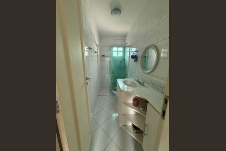 Casa de condomínio à venda com 198m², 3 quartos e 4 vagas Casa de condomínio à venda com 198m², 3 quartos e 4 vagasBanheiro