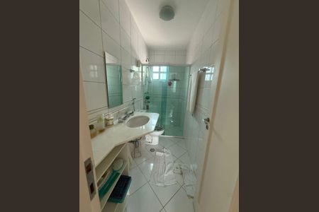 Casa de condomínio à venda com 198m², 3 quartos e 4 vagas Casa de condomínio à venda com 198m², 3 quartos e 4 vagasBanheiro