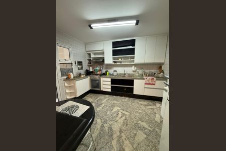 Casa de condomínio à venda com 198m², 3 quartos e 4 vagas Casa de condomínio à venda com 198m², 3 quartos e 4 vagasCozinha