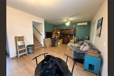 Casa de condomínio à venda com 198m², 3 quartos e 4 vagas Casa de condomínio à venda com 198m², 3 quartos e 4 vagasSala