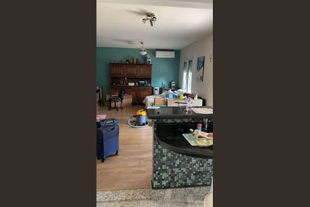 Casa de condomínio à venda com 198m², 3 quartos e 4 vagas Casa de condomínio à venda com 198m², 3 quartos e 4 vagasSala