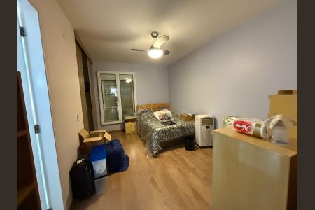 Casa de condomínio à venda com 198m², 3 quartos e 4 vagas Casa de condomínio à venda com 198m², 3 quartos e 4 vagasQuarto