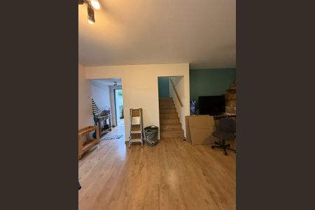 Casa de condomínio à venda com 198m², 3 quartos e 4 vagas Casa de condomínio à venda com 198m², 3 quartos e 4 vagasSala