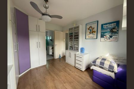 Casa de condomínio à venda com 198m², 3 quartos e 4 vagas Casa de condomínio à venda com 198m², 3 quartos e 4 vagasQuarto