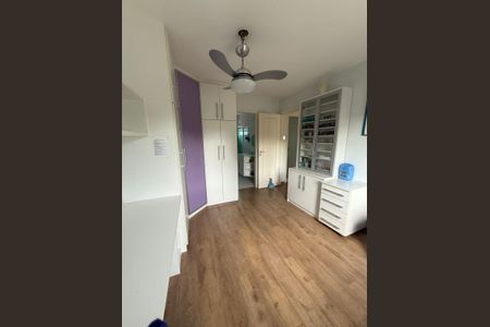 Casa de condomínio à venda com 198m², 3 quartos e 4 vagas Casa de condomínio à venda com 198m², 3 quartos e 4 vagasQuarto