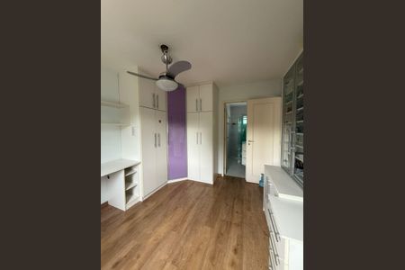 Casa de condomínio à venda com 198m², 3 quartos e 4 vagas Casa de condomínio à venda com 198m², 3 quartos e 4 vagasQuarto