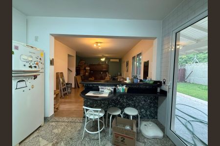 Casa de condomínio à venda com 198m², 3 quartos e 4 vagas Casa de condomínio à venda com 198m², 3 quartos e 4 vagasCozinha