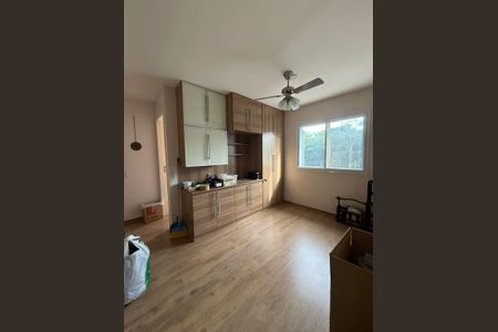 Casa de condomínio à venda com 198m², 3 quartos e 4 vagas Casa de condomínio à venda com 198m², 3 quartos e 4 vagasSala 2