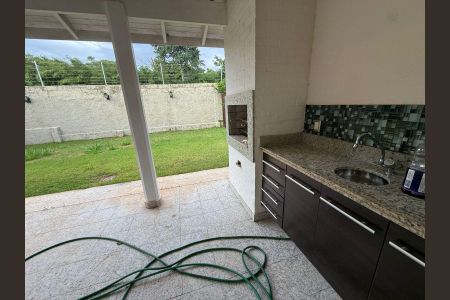 Casa de condomínio à venda com 198m², 3 quartos e 4 vagas Casa de condomínio à venda com 198m², 3 quartos e 4 vagasÁrea externa