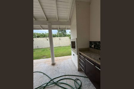 Casa de condomínio à venda com 198m², 3 quartos e 4 vagas Casa de condomínio à venda com 198m², 3 quartos e 4 vagasÁrea externa
