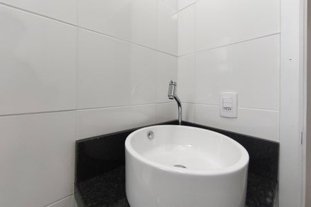 Apartamento à venda com 66m², 2 quartos e 2 vagasBanheiro Social