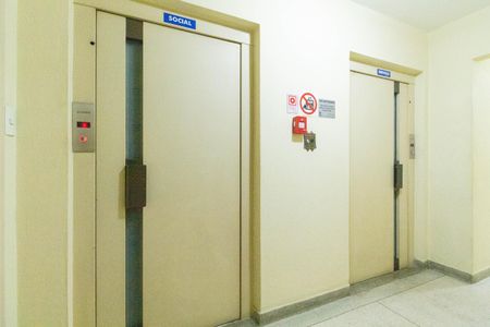 Apartamento para alugar com 57m², 1 quarto e sem vagaCorredor do prédio