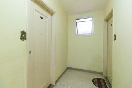 Apartamento para alugar com 57m², 1 quarto e sem vagaCorredor do prédio