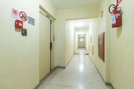 Apartamento para alugar com 57m², 1 quarto e sem vagaCorredor do prédio