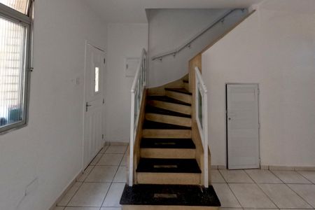 Escada para o 2º Piso de apartamento para alugar com 2 quartos, 75m² em Macuco, Santos