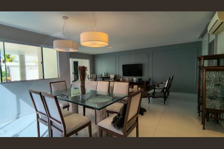 Casa de condomínio à venda com 300m², 4 quartos e 3 vagasSala