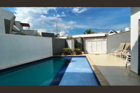 Casa de condomínio à venda com 300m², 4 quartos e 3 vagasQuintal 