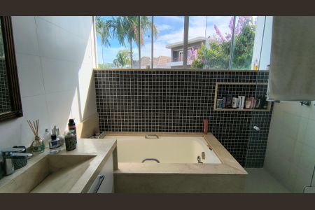 Casa de condomínio à venda com 300m², 4 quartos e 3 vagasBanheiro da Suíte 1