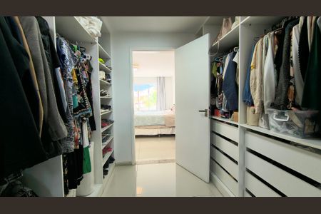 Casa de condomínio à venda com 300m², 4 quartos e 3 vagasCloset da Suíte 1
