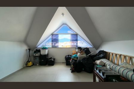 Casa de condomínio à venda com 300m², 4 quartos e 3 vagasSótão 