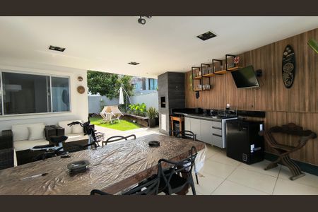 Casa de condomínio à venda com 300m², 4 quartos e 3 vagasÁrea Gourmet 