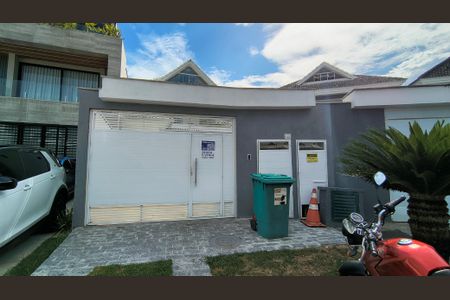 Casa de condomínio à venda com 300m², 4 quartos e 3 vagasFachada da Casa 