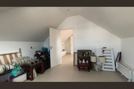 Casa de condomínio à venda com 300m², 4 quartos e 3 vagasSótão 