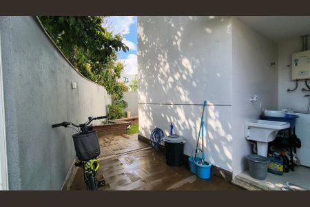 Casa de condomínio à venda com 300m², 4 quartos e 3 vagasÁrea de Serviço 