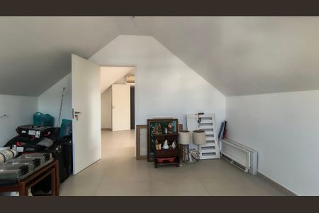 Casa de condomínio à venda com 300m², 4 quartos e 3 vagasSótão 