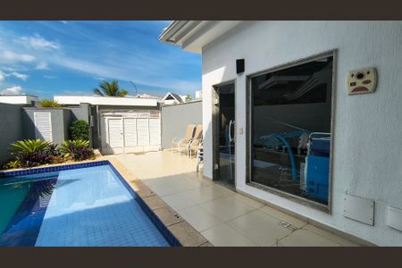 Casa de condomínio à venda com 300m², 4 quartos e 3 vagasQuintal