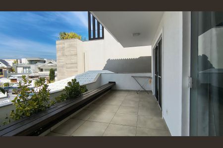 Casa de condomínio à venda com 300m², 4 quartos e 3 vagasVaranda da Suíte 1 e 2