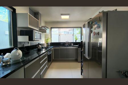 Casa de condomínio à venda com 300m², 4 quartos e 3 vagasCozinha 